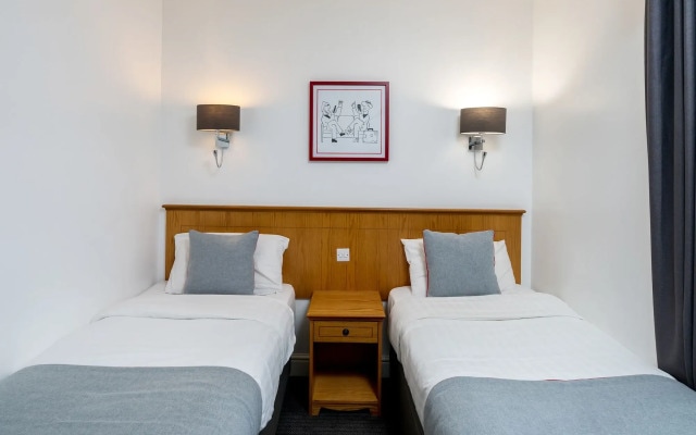 OYO Townhouse New England Victoria