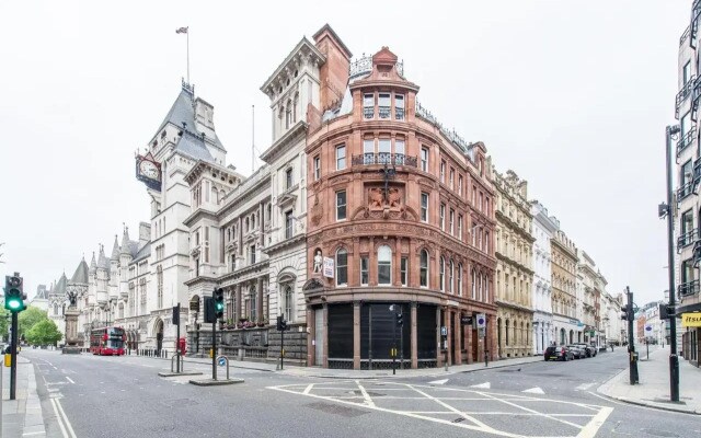 Chancery Quarters - 124 Chancery Lane
