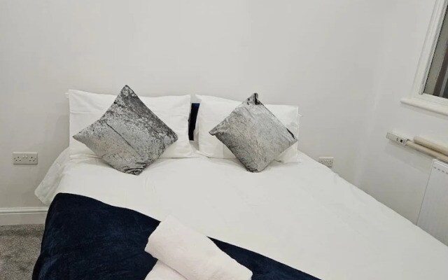 House Sleeps 6 With Free Parking