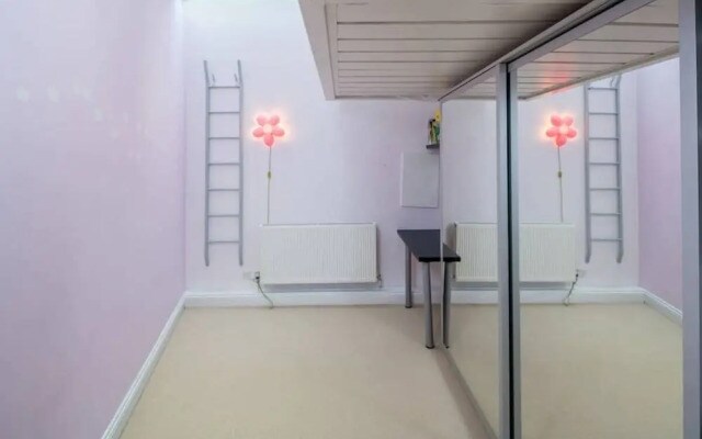 Stunning and Spacious 4 Bedroom 2 Bath in Fulham