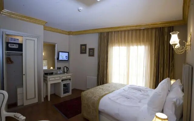 Maywood Hotel