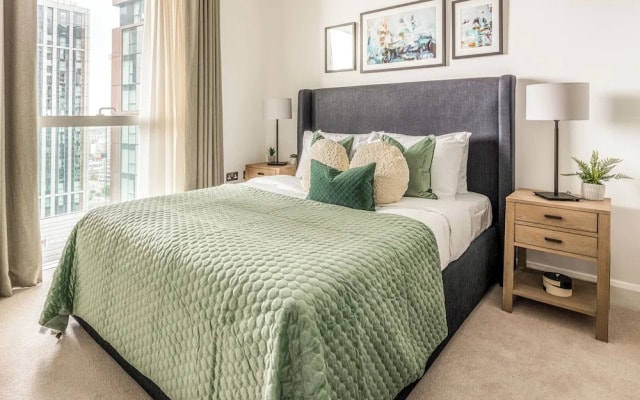 Luxury Canary Wharf Apartment with Parking