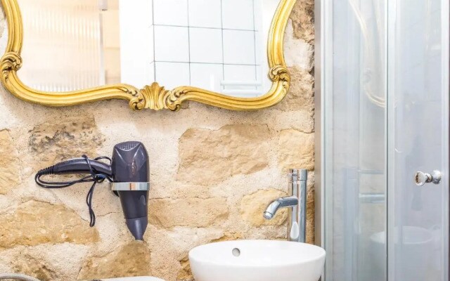 Original, cosy 25m² near CANAL ST-MARTIN
