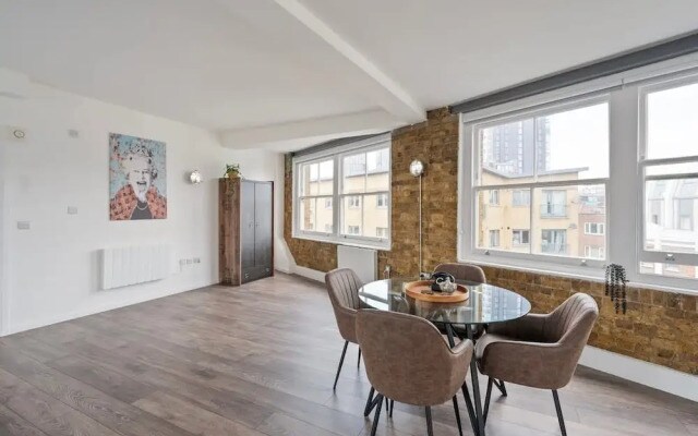 Large 1 Bedroom Studio in Old St
