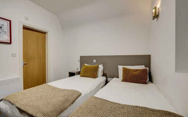 Belvilla Ilford Station Hotel, 4 min from Elizabeth line