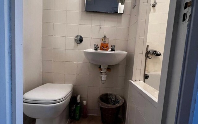 Hyde Park Studio Apartment With Private Terrace