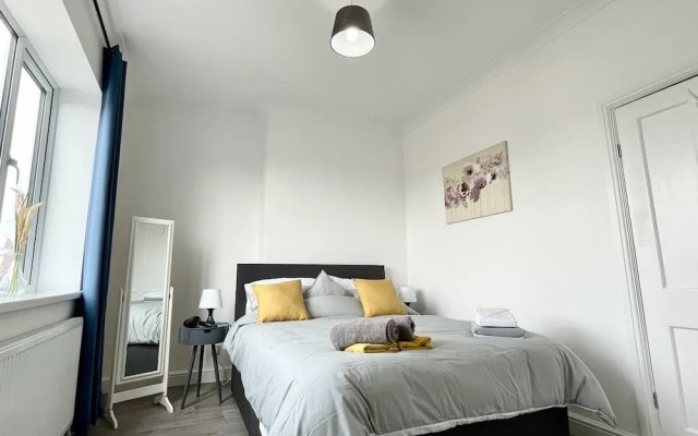 Worksop Newly Refurbished 3-bedroom House