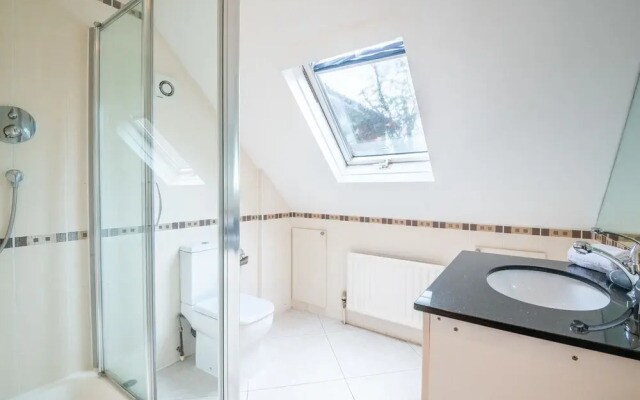 Charming Wimbledon Park Home close to Putney Heath