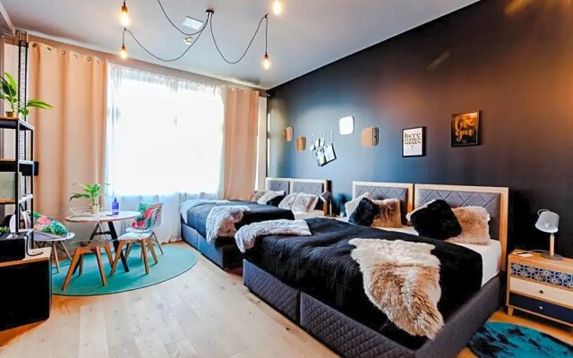 P182 Hidden Hostel