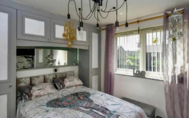2-bed House, Sleeps 4, Garden, 10 Mins to Anfield
