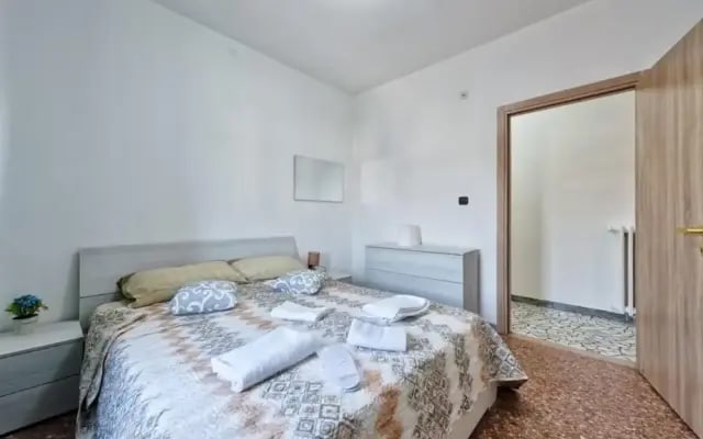Venice H&S APT Private Room With AC