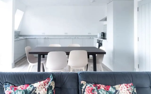 Newly Refurbished 2 bed With Fantastic View