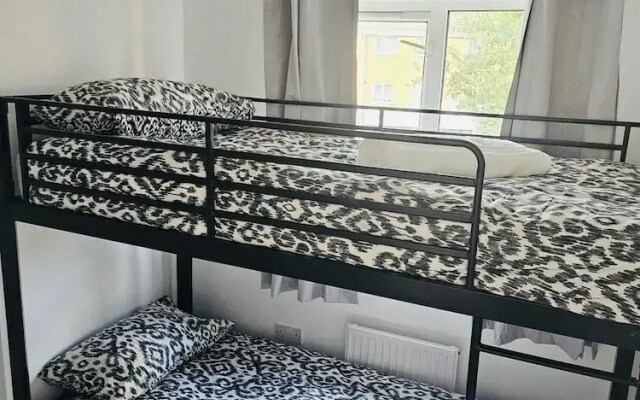 Stylish 3 Bed Home Parking City centre