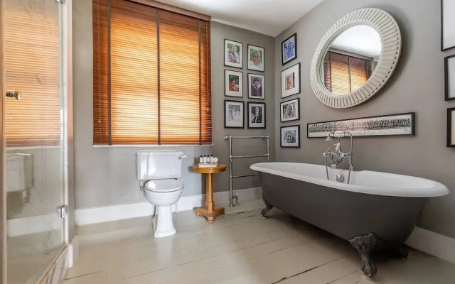 Chesilton Road by Onefinestay