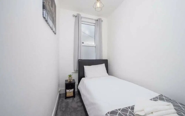 Newly Renovated High Spec 4 Bedroom House