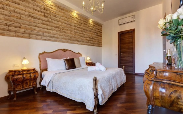 Little Rhome Suites