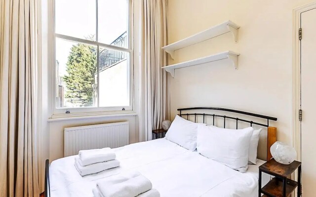 Stylish West Kensington Flat With Character