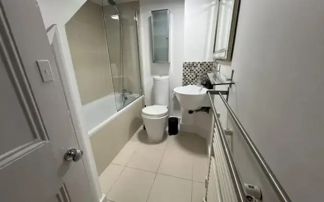 Fulham Tranquil 2BD King Bed Home w/ Parking & Gdn