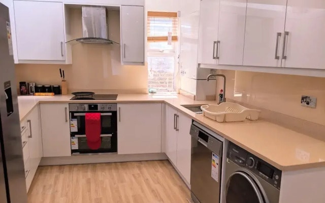 Stylish 2-bed Apartment Near Richmond Park