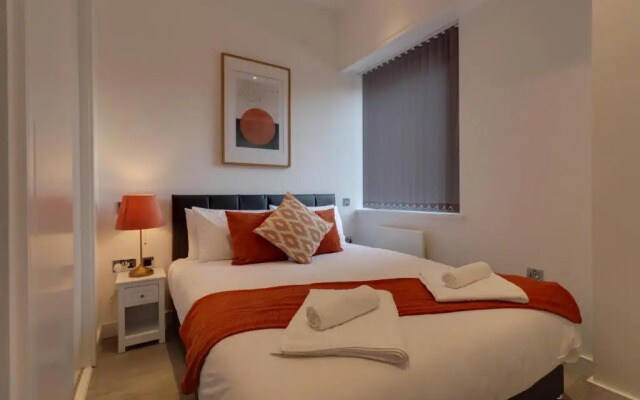 Stunning 1-Bed Deluxe Apartment in Slough