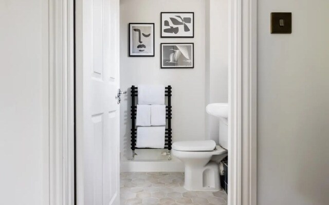 The Brockwell Park Escape - Bright 2BDR Flat with Parking