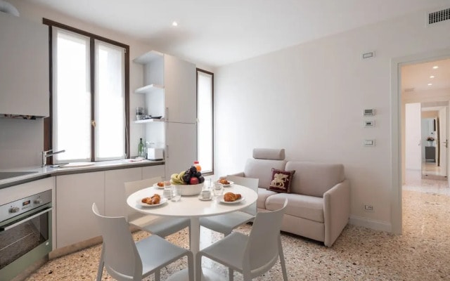 Ve.N.I.Ce Cera Remer Suite
