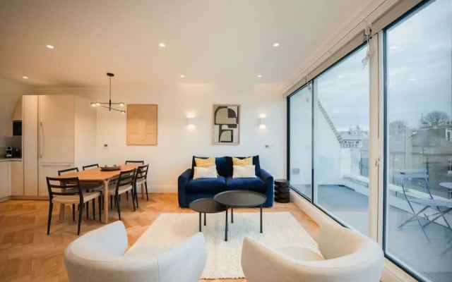 Beautiful Hampstead Home RH9