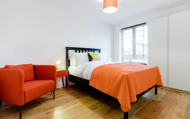 Aylie's Awesome 2 Bed Flat in Dalston