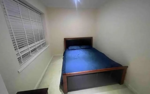 Charming House With Garden - Sleeps 6 & Parking