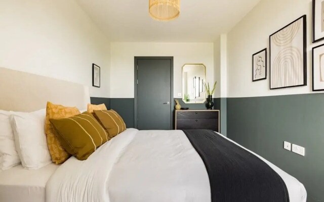 The Limehouse Classic - Endearing 2BDR Flat with Balcony