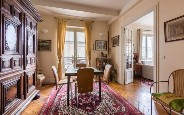 Quai aux Fleurs Apartment