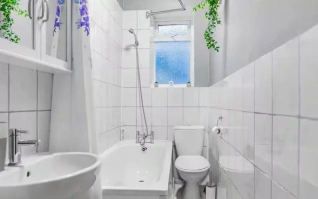 Camden 3-bed, Sleeps 6, 1 Min to Tube & Parking