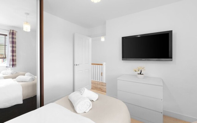 Stylish 3 Bedroom Home with Garden
