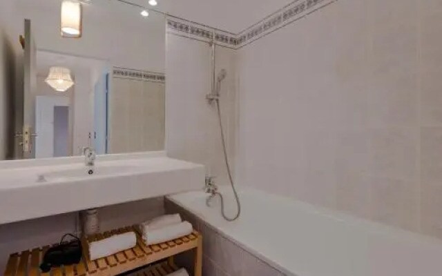 Standing apartment in Disneyland BMYGUEST