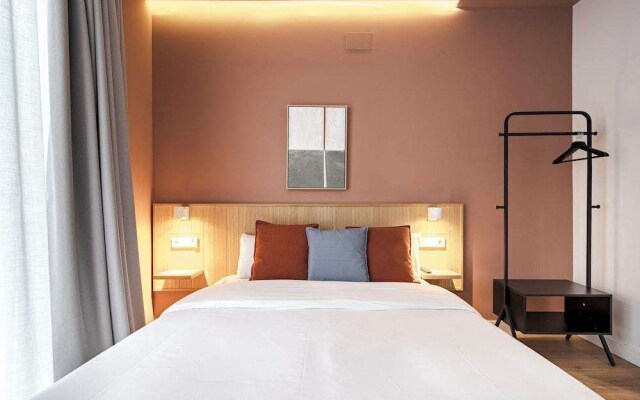 Vallecas Suites by Olala Homes