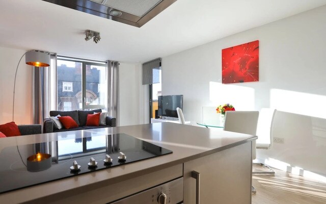 2 Bed 2 Bath flat close to underground