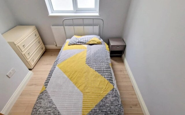 2-bed House - Sleeps 5 & Central Links
