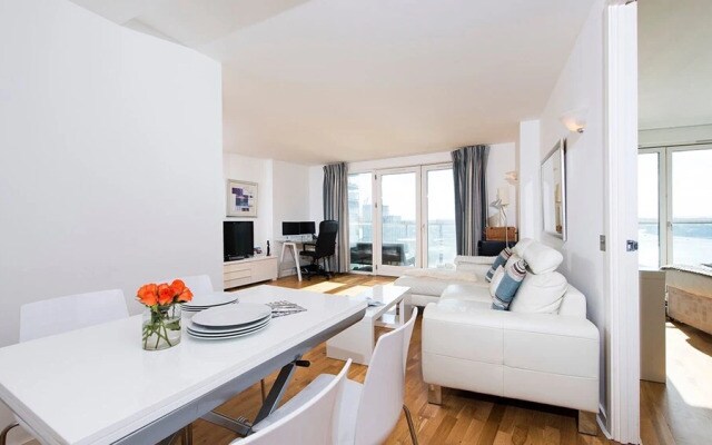Bright Luxurious 2BR near Canary Wharf