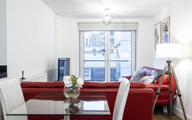 Leonard Street Apartment by Flexystays