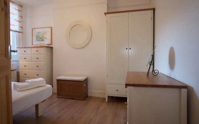 Victorian Flat In Homerton