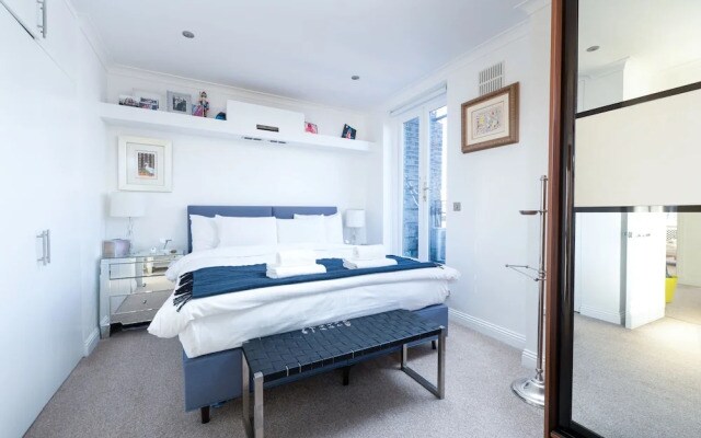 Bright Belgravia Home by Underthedoormat