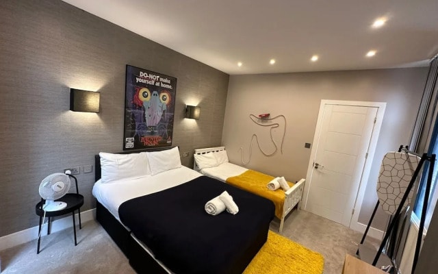 Themed Stunning 1-bed Apartment in London