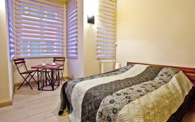 Leon Suites