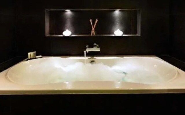 AMS Suites