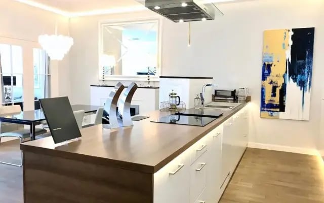 Luxury Apartments MONDRIAN Market Square III