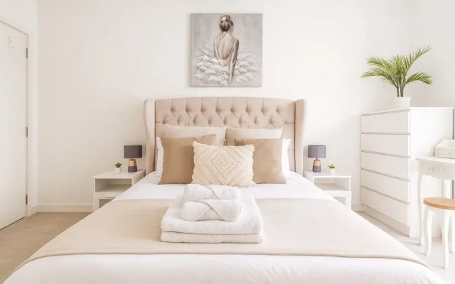 Modern 2-Bed flat in Mill hill Park