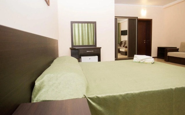 The Hloya Inn