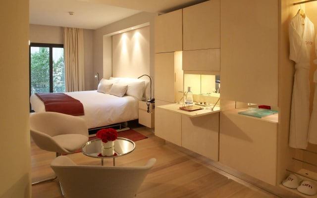 Cram Hotel