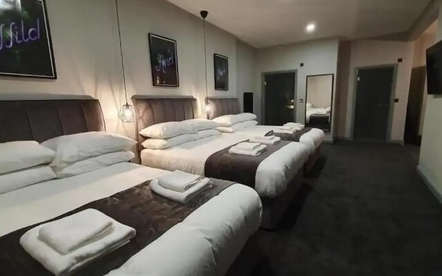 Hotel 105 by Hillcrest Hotel