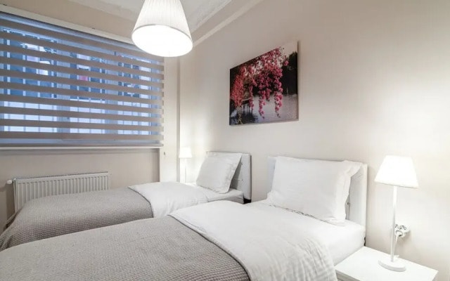 Central and Modern Flat near Flower Passage